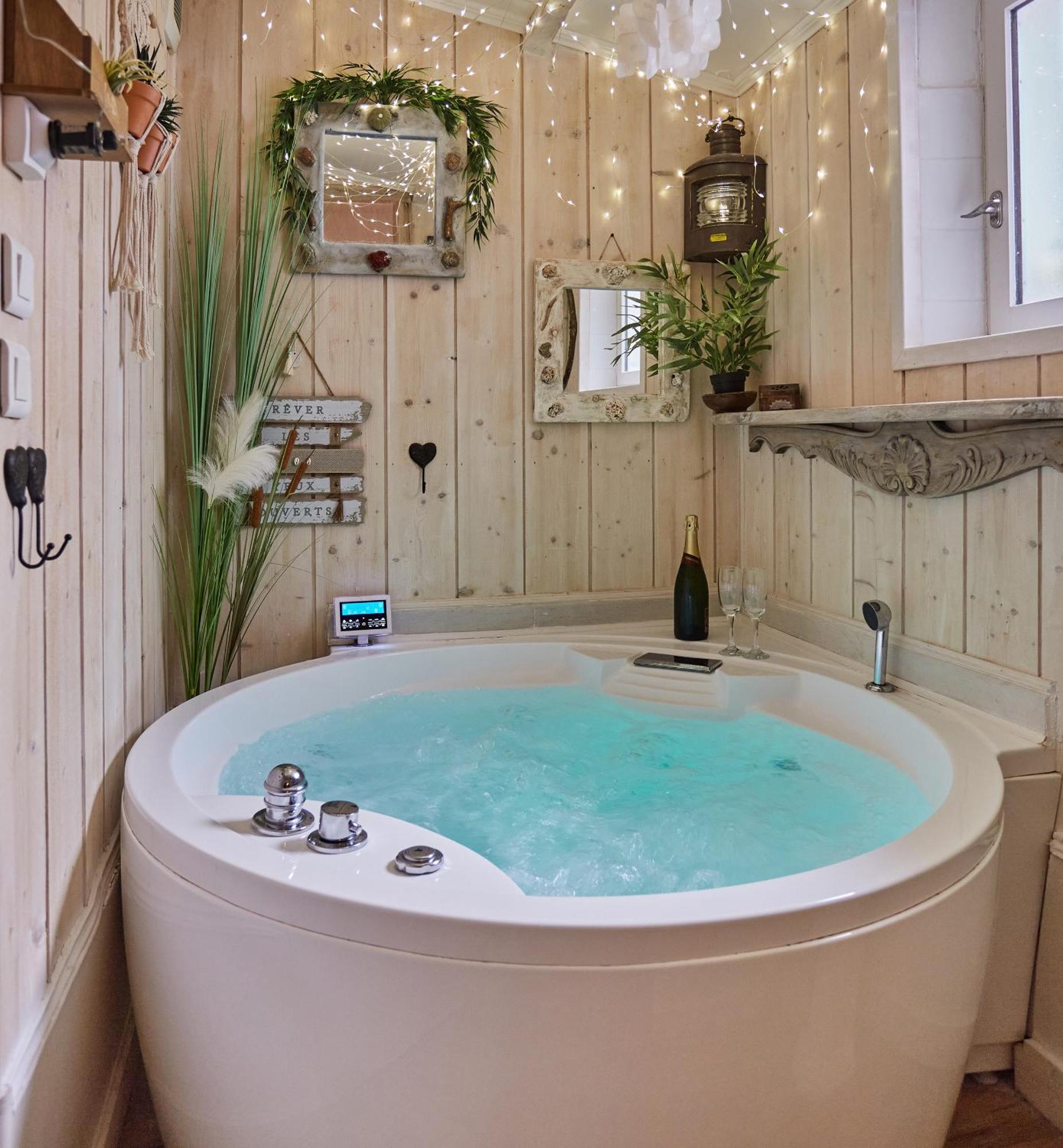Appart Aix Sauna Jacuzzi Balneo Spa Privatifs Hyper Centre Historique Cour Interieur آيكس أومبروفينس المظهر الخارجي الصورة