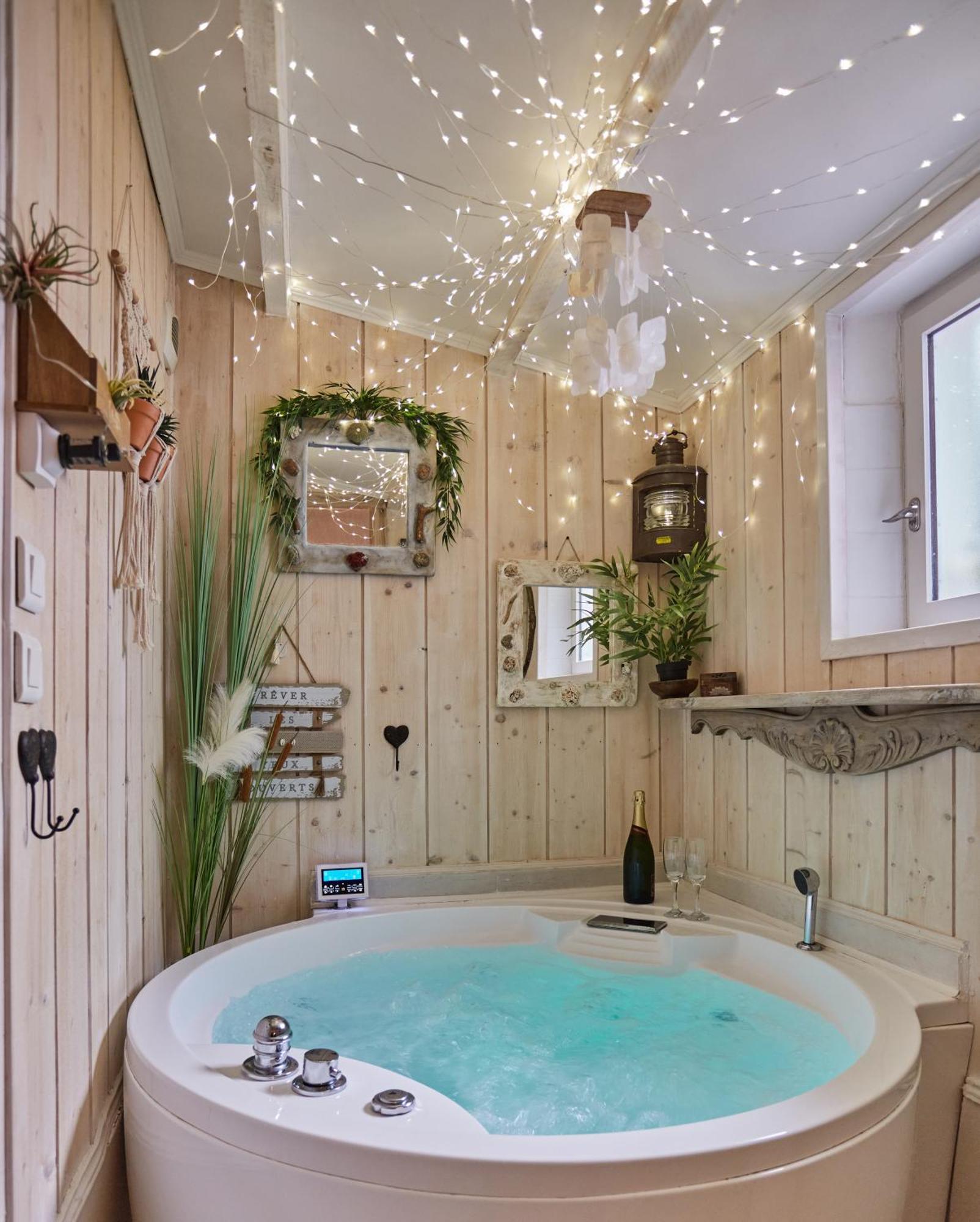 Appart Aix Sauna Jacuzzi Balneo Spa Privatifs Hyper Centre Historique Cour Interieur آيكس أومبروفينس المظهر الخارجي الصورة
